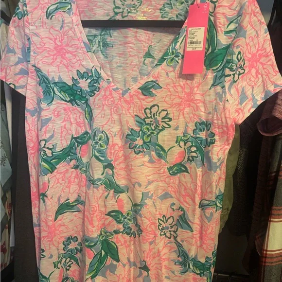 Lilly Pulitzer V-neck Short Sleeve Tee - Picture 1 of 4